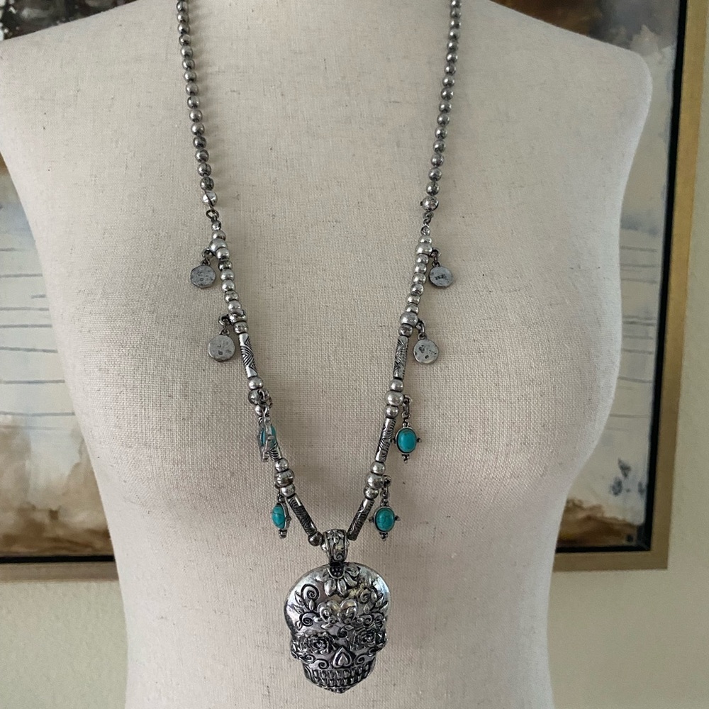 Scull silver tones hardware long necklace